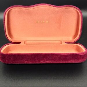 Gucci Sunglasses Case Red Velvet Preowned. CASE ONLY